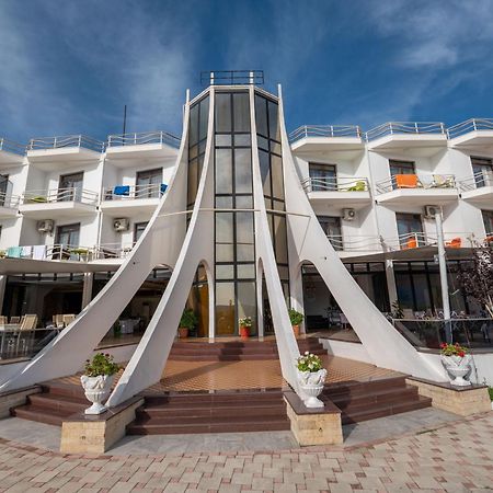 Edva Resort Radhimë Esterno foto