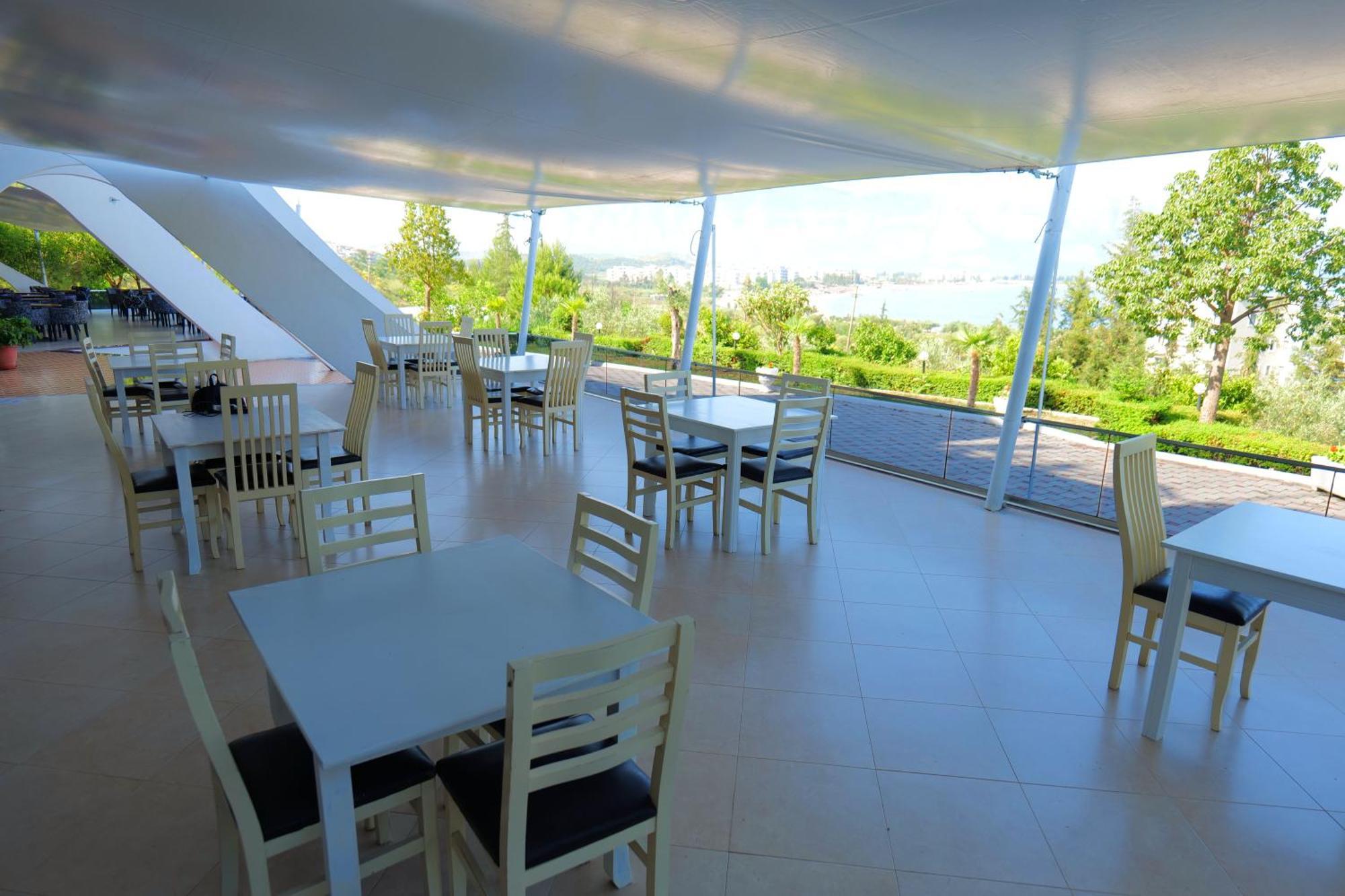 Edva Resort Radhimë Esterno foto