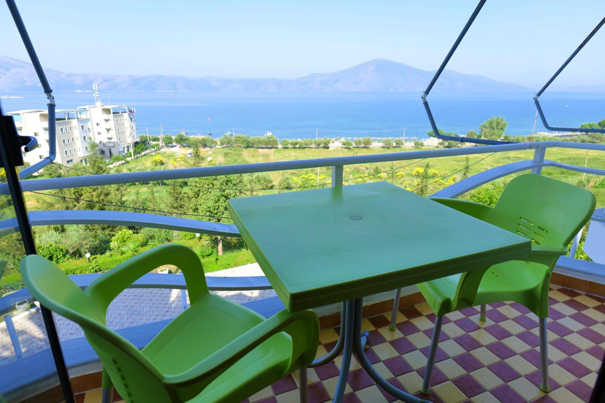 Edva Resort Radhimë Esterno foto