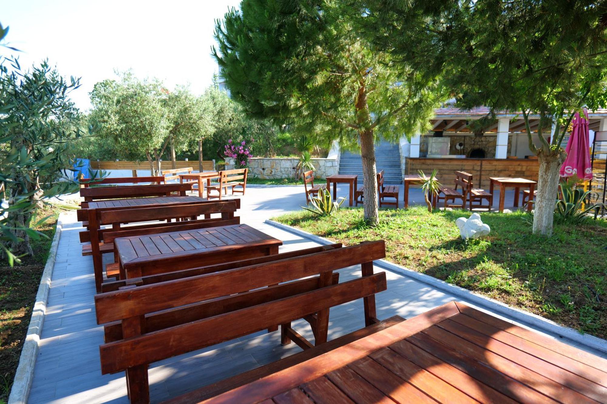 Edva Resort Radhimë Esterno foto