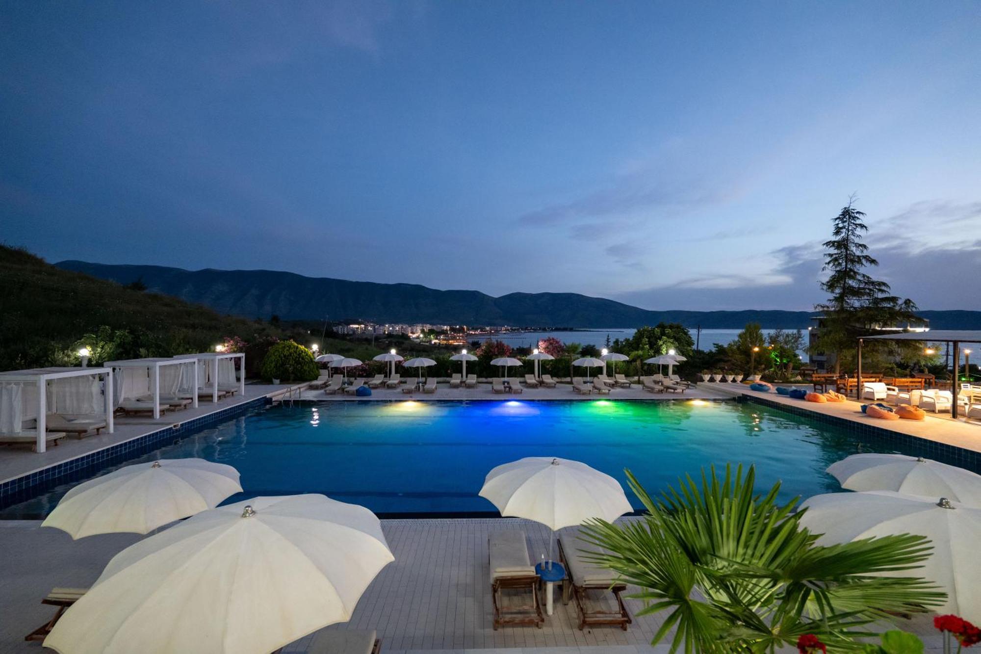 Edva Resort Radhimë Esterno foto