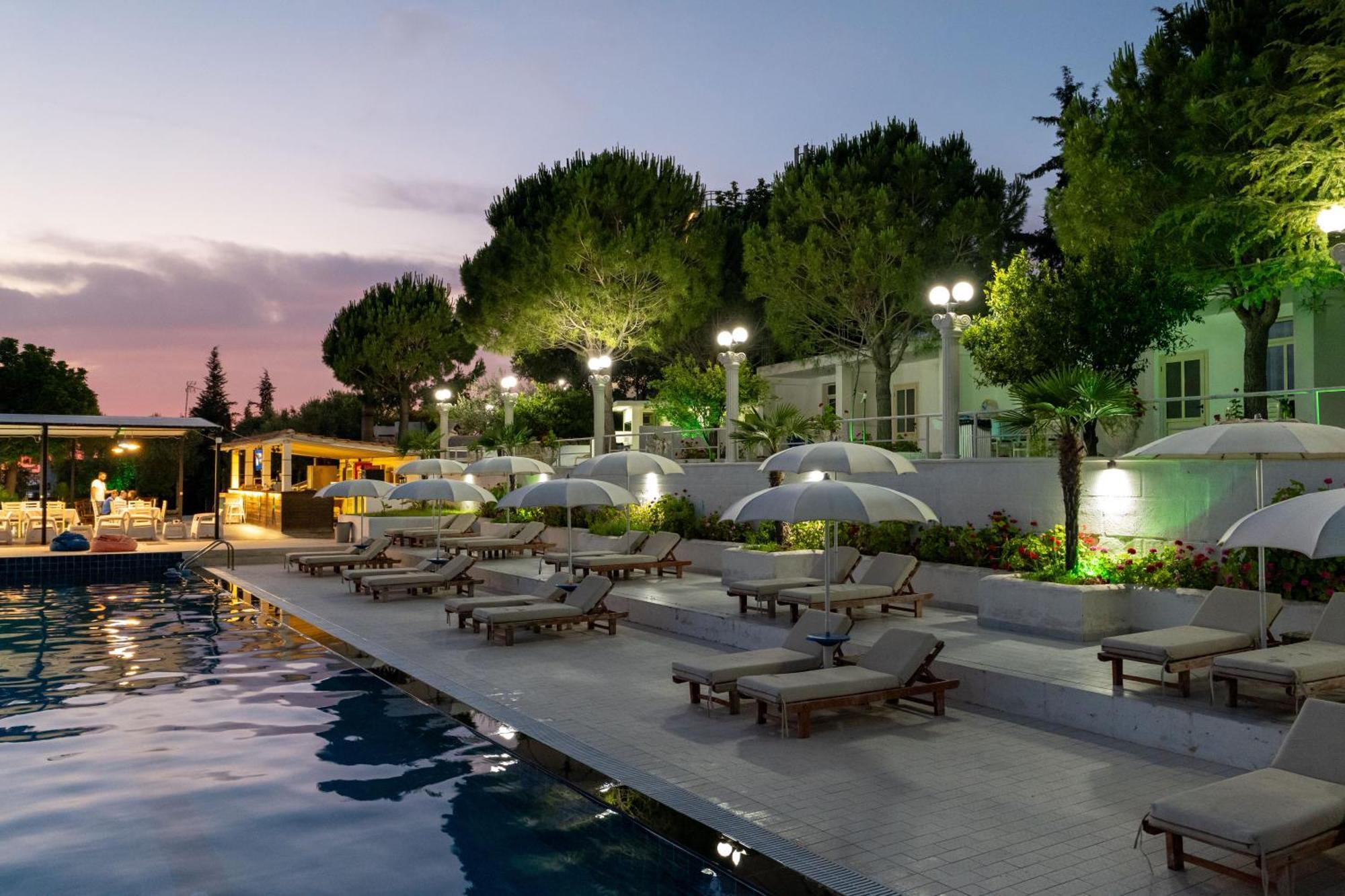 Edva Resort Radhimë Esterno foto