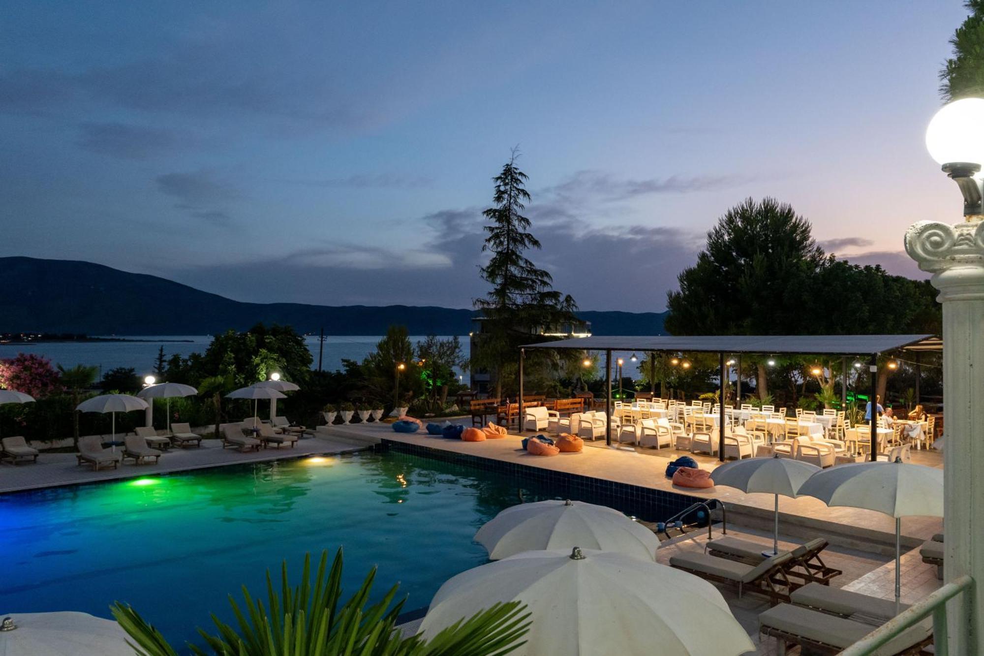 Edva Resort Radhimë Esterno foto