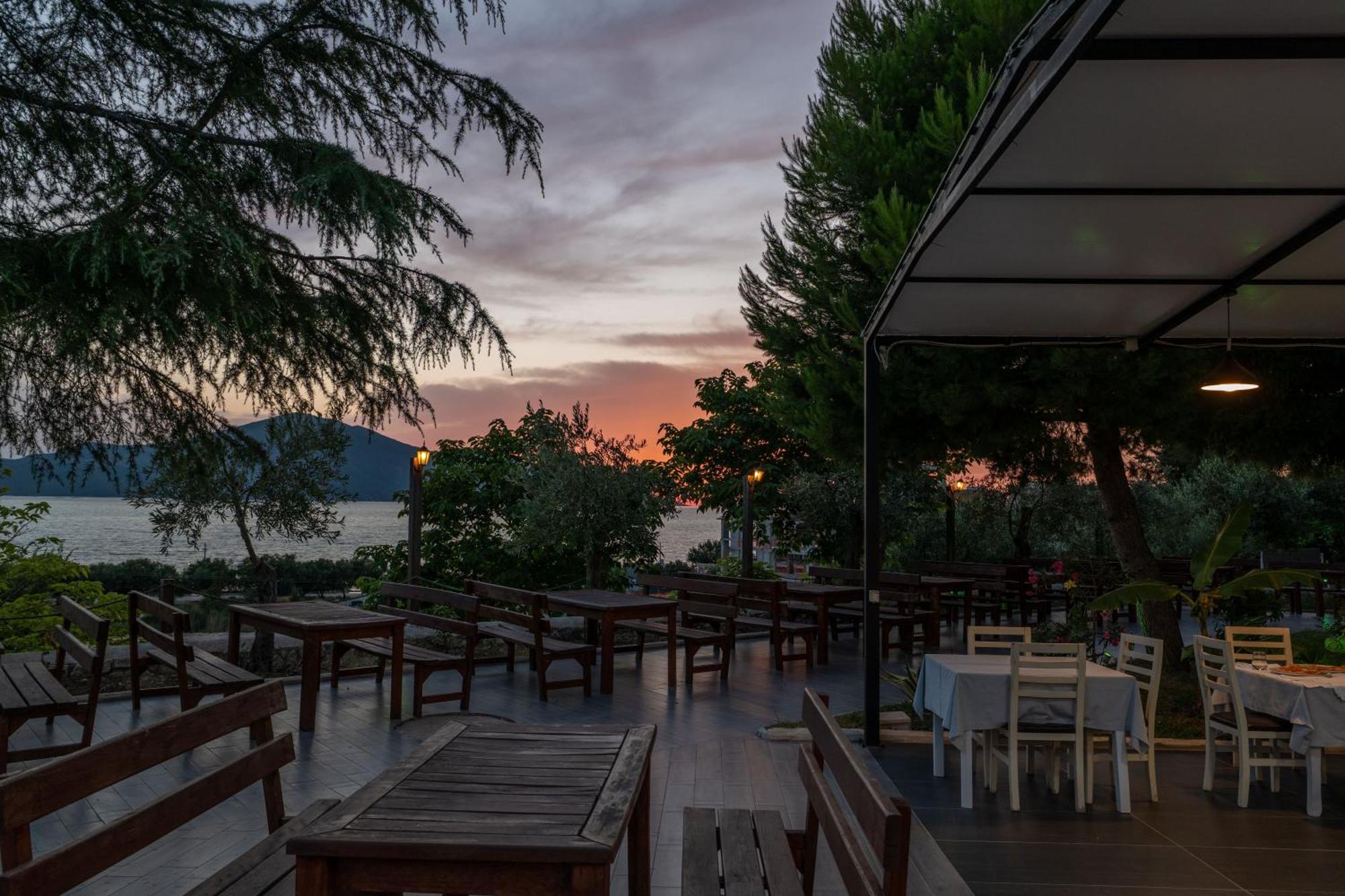 Edva Resort Radhimë Esterno foto