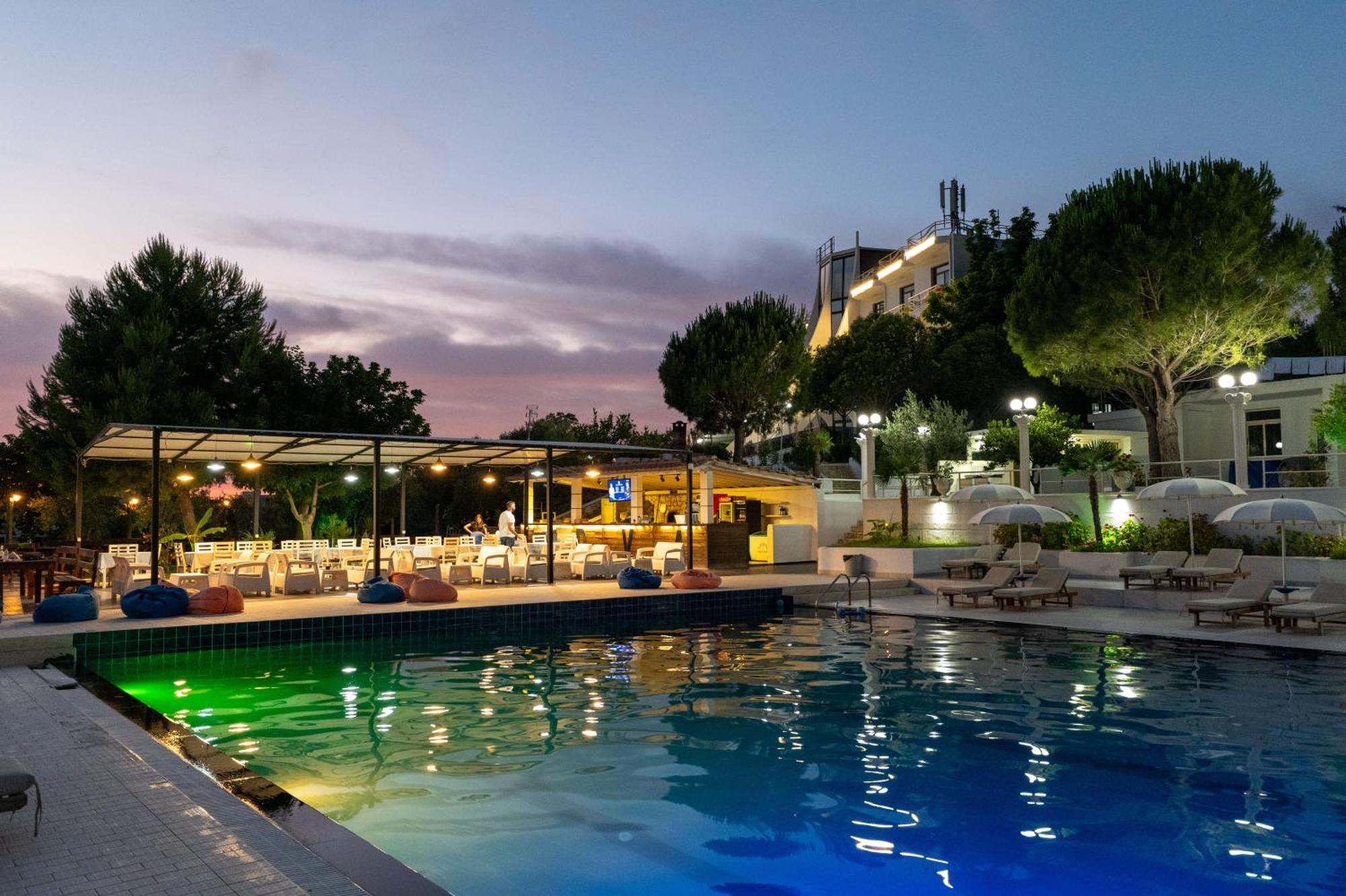 Edva Resort Radhimë Esterno foto
