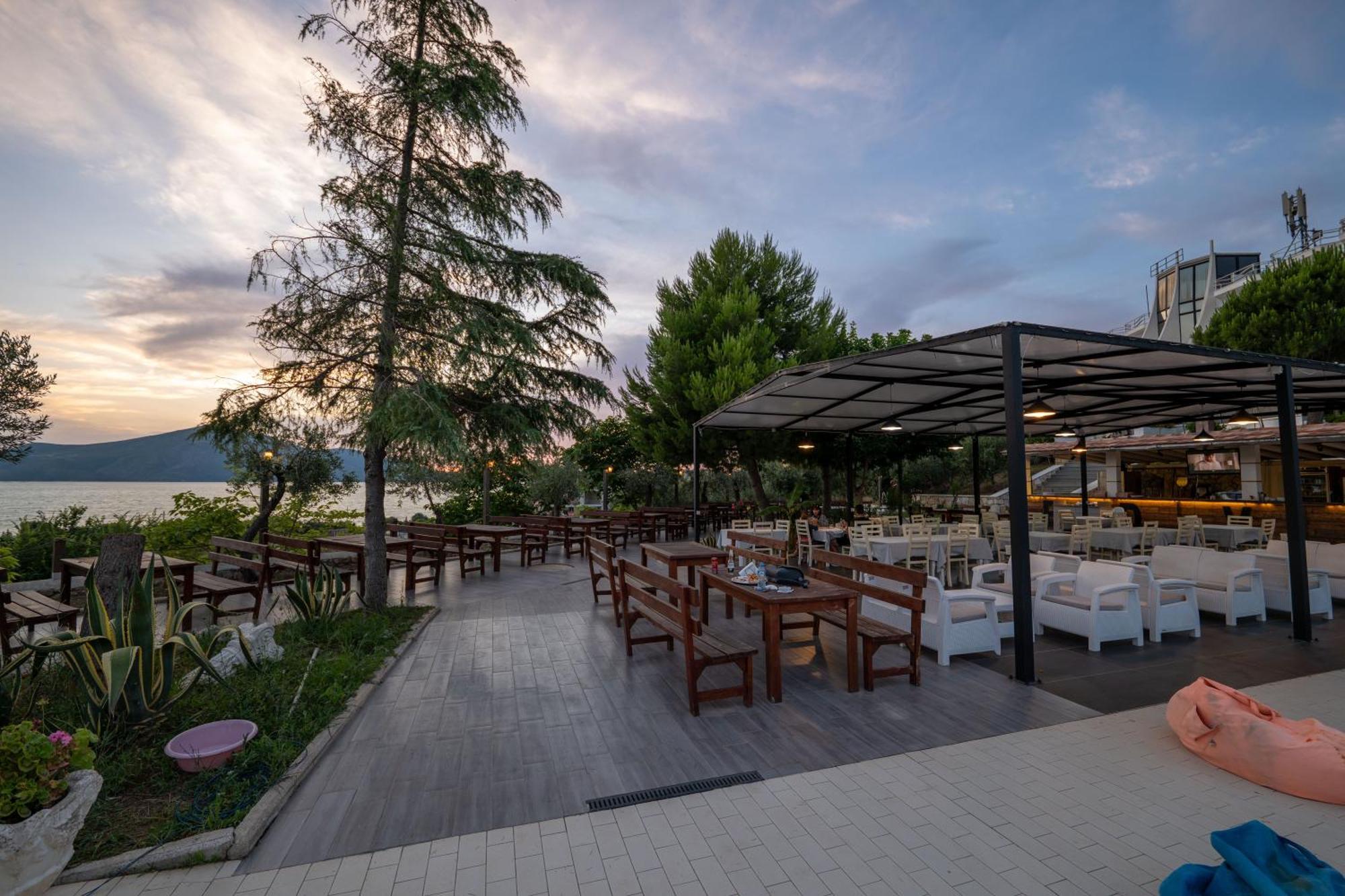Edva Resort Radhimë Esterno foto