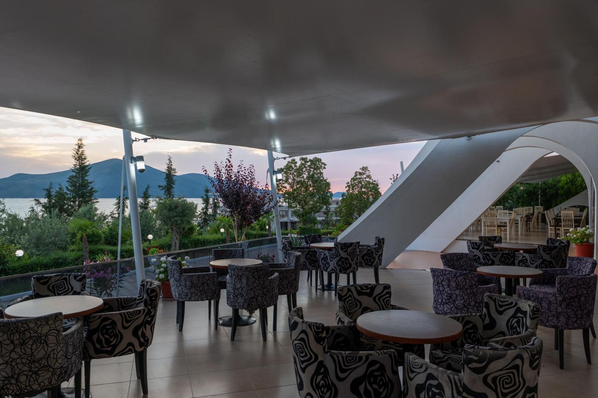 Edva Resort Radhimë Esterno foto