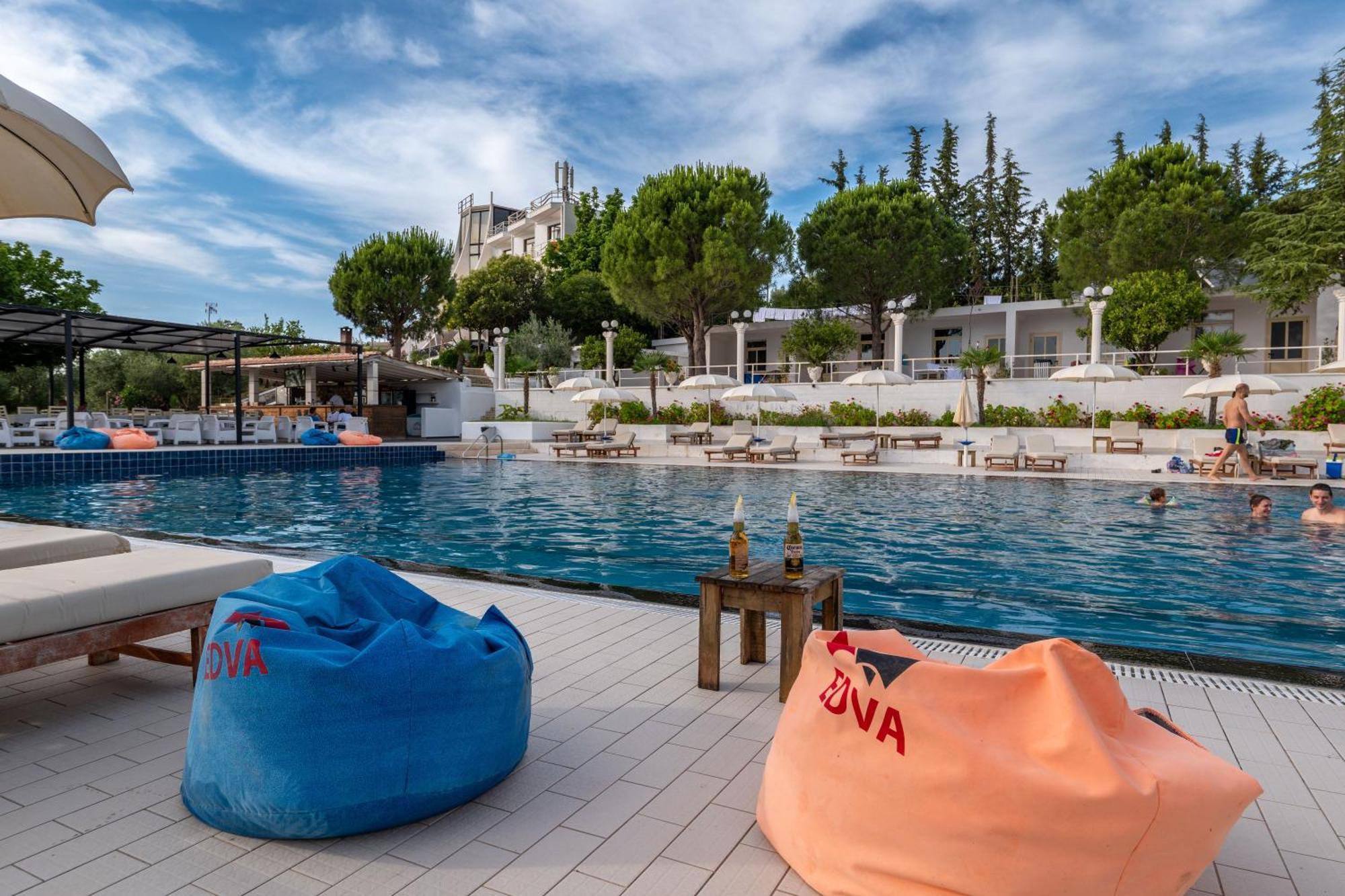 Edva Resort Radhimë Esterno foto