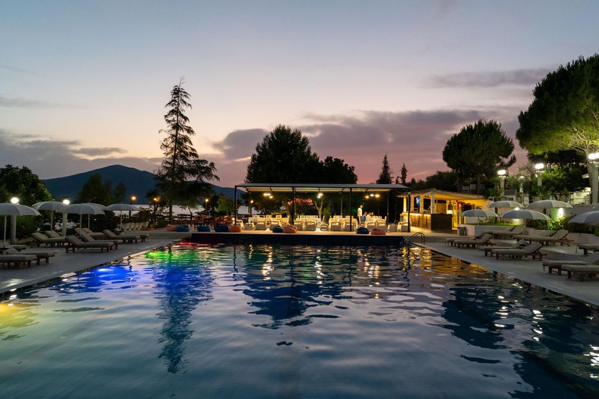 Edva Resort Radhimë Esterno foto