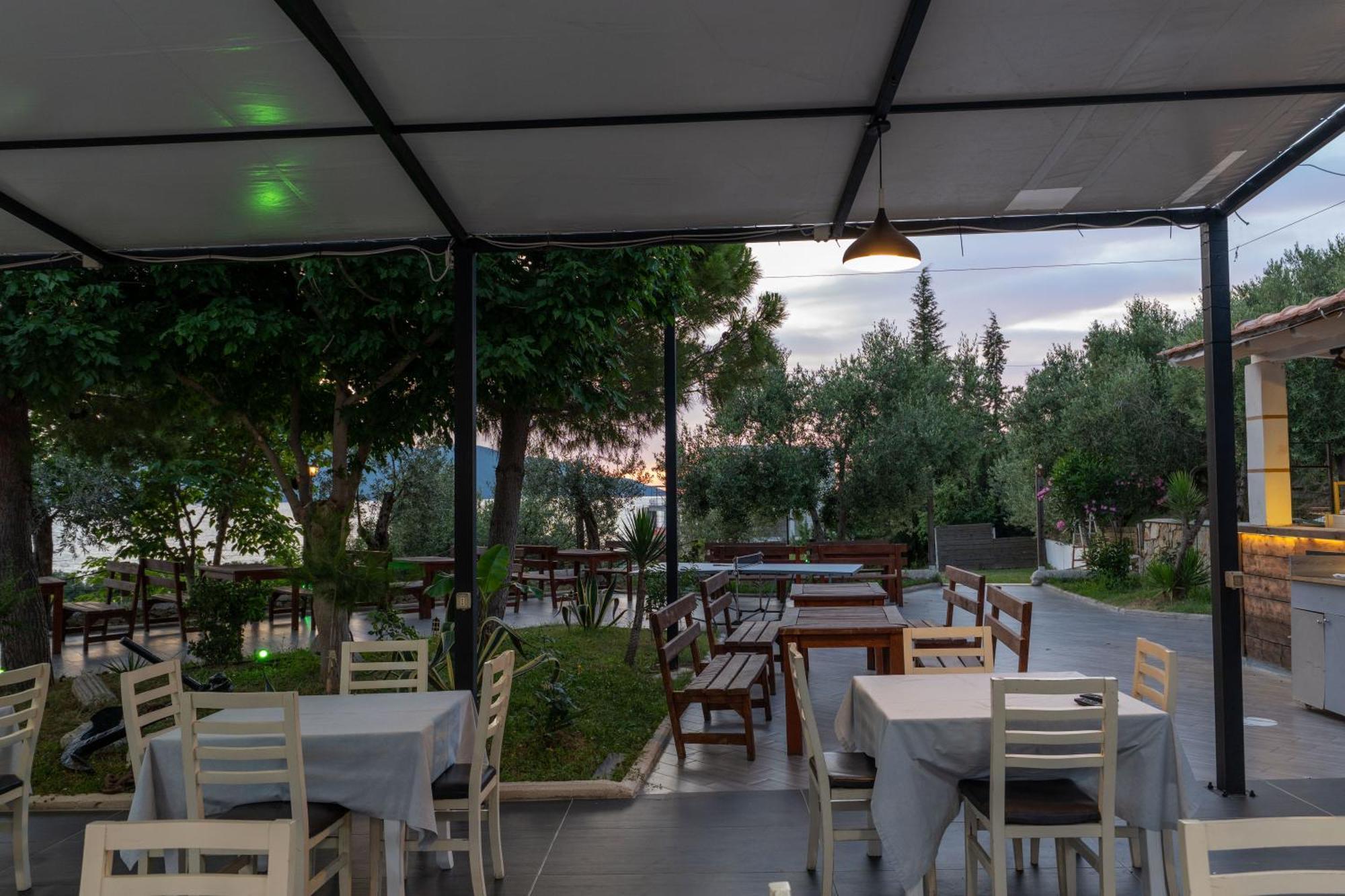 Edva Resort Radhimë Esterno foto