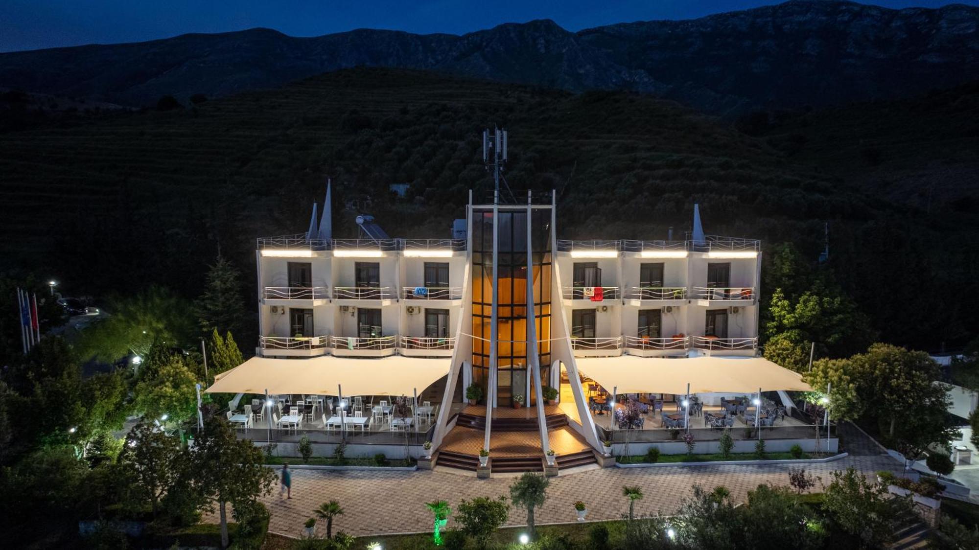 Edva Resort Radhimë Esterno foto