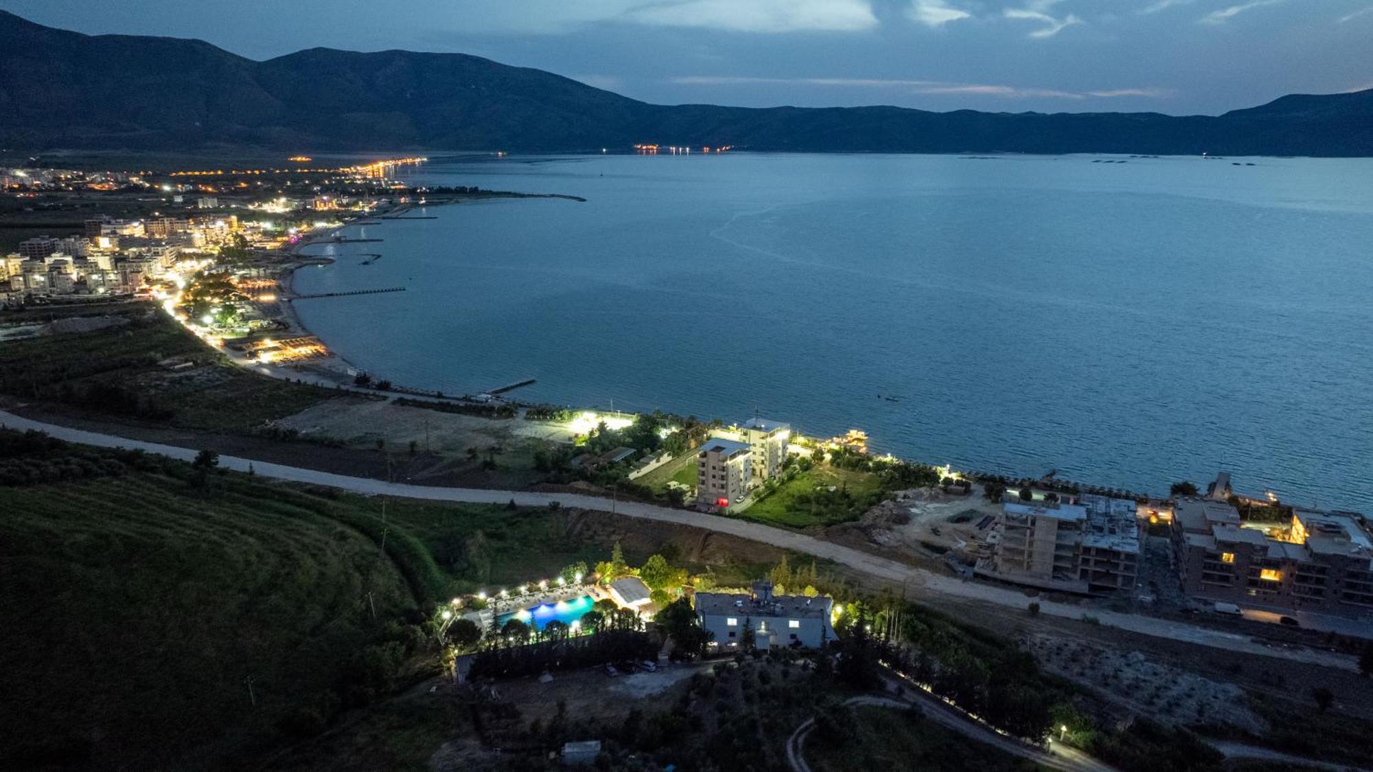 Edva Resort Radhimë Esterno foto