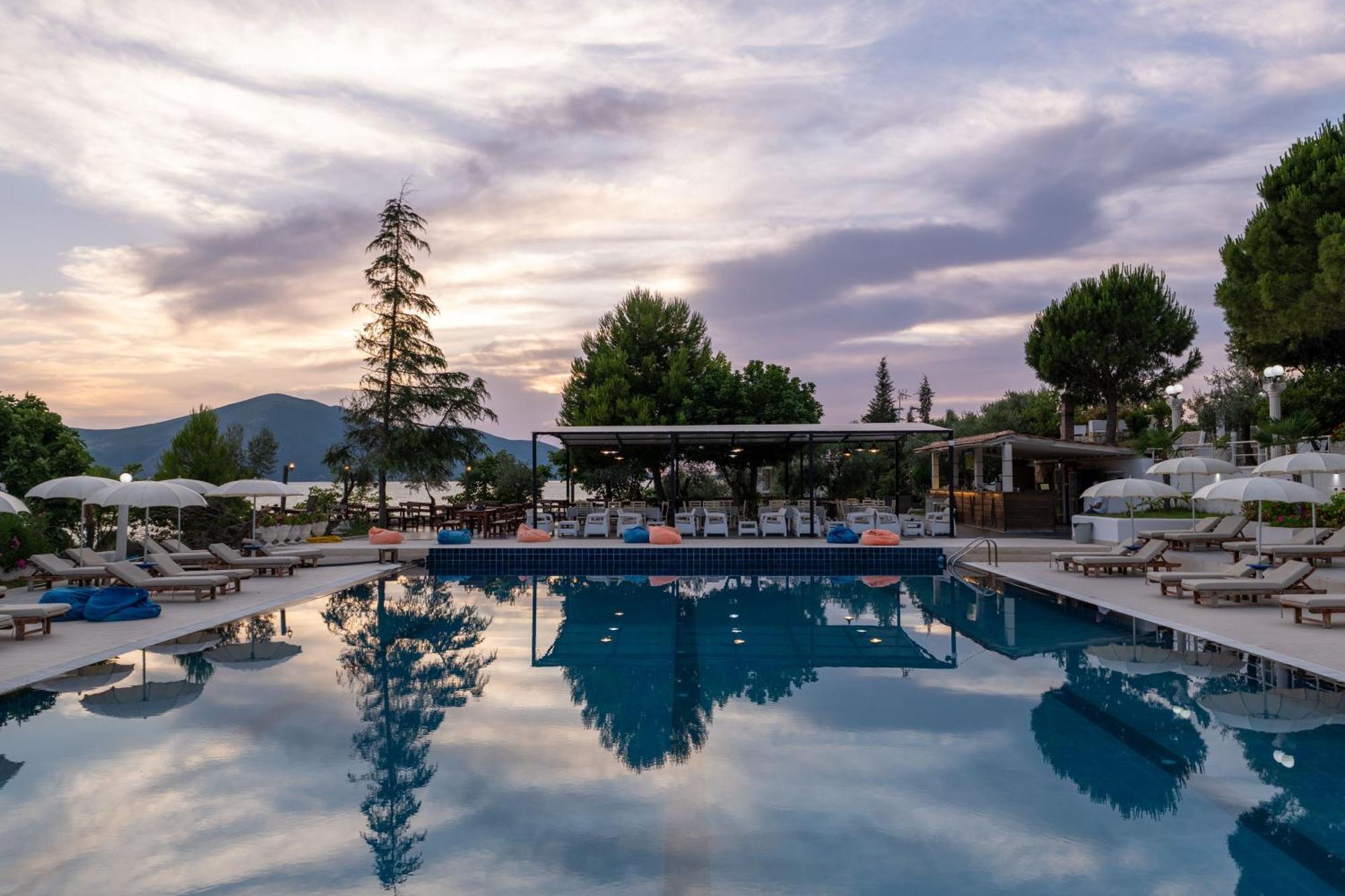 Edva Resort Radhimë Esterno foto