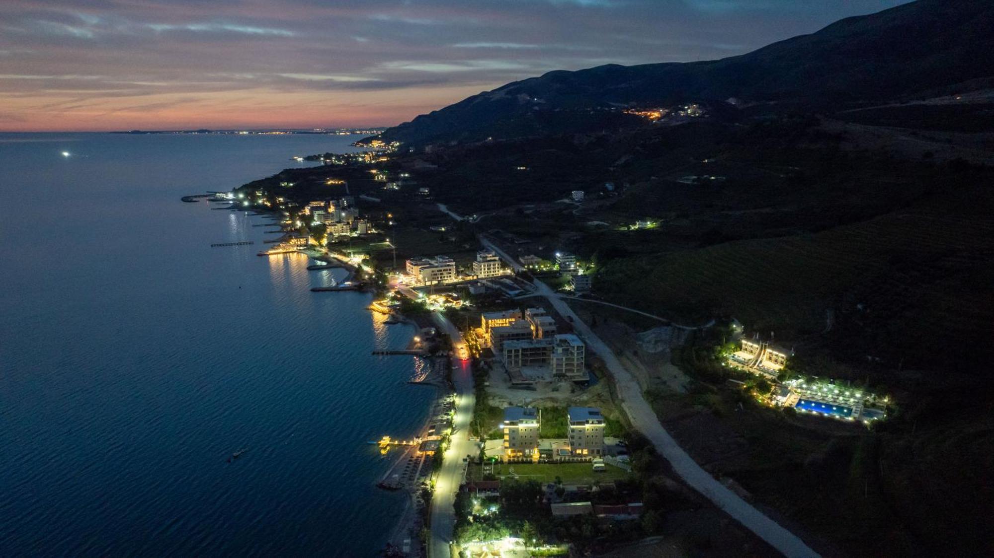 Edva Resort Radhimë Esterno foto