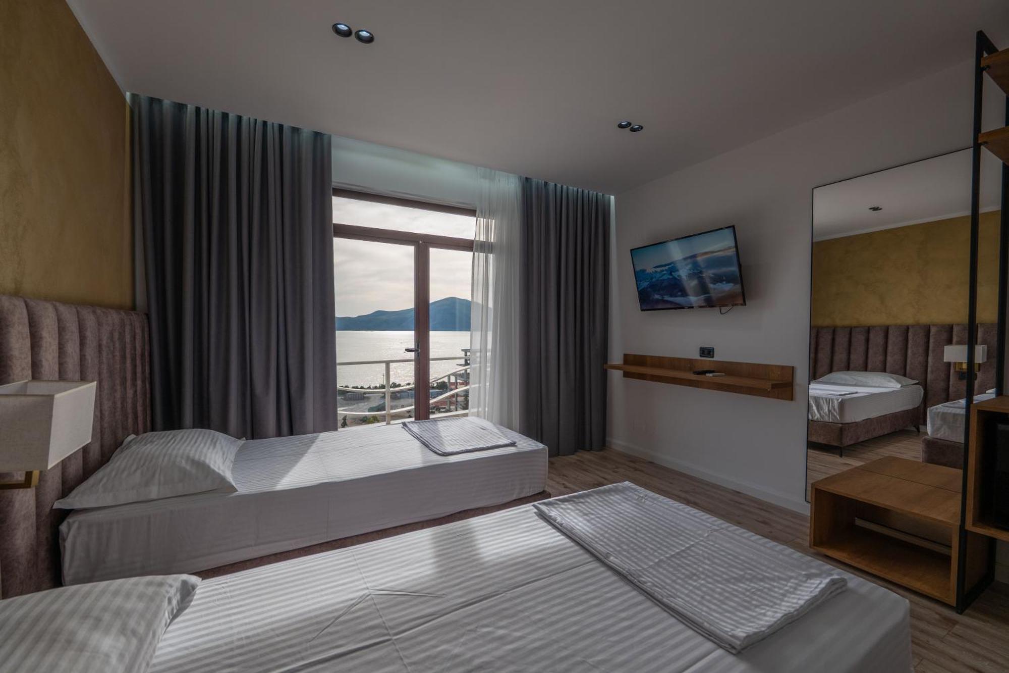 Edva Resort Radhimë Esterno foto