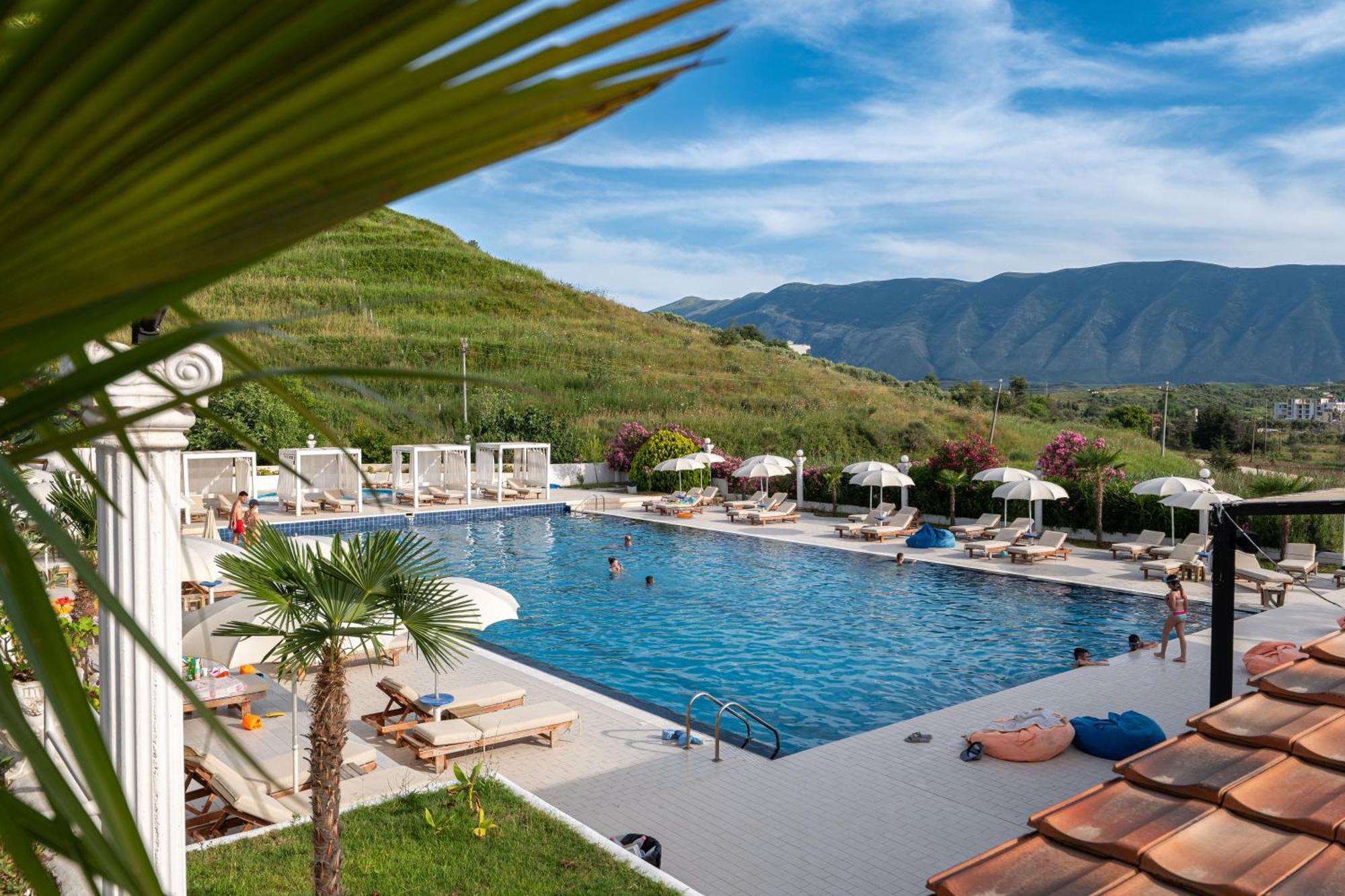 Edva Resort Radhimë Esterno foto