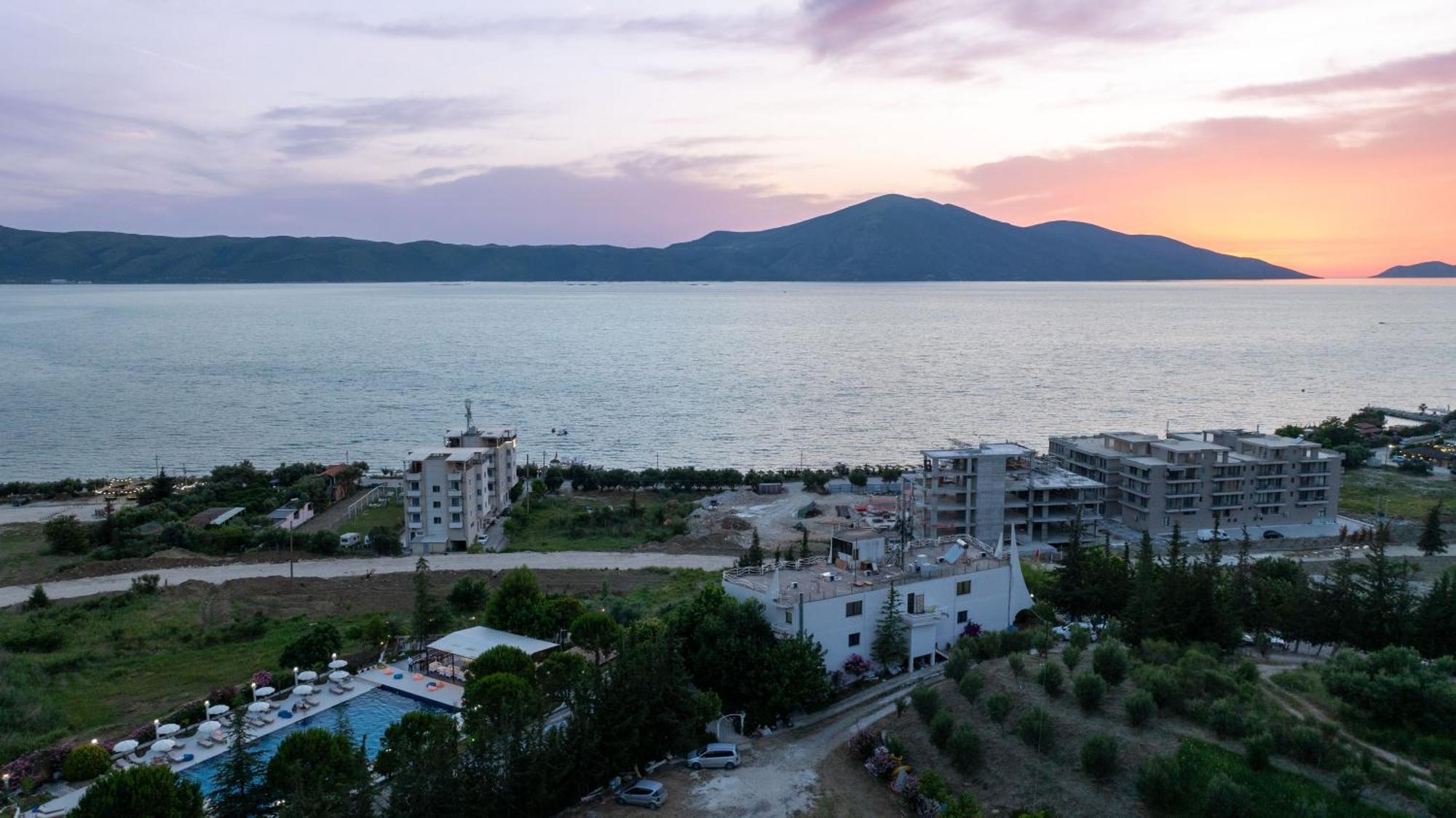 Edva Resort Radhimë Esterno foto