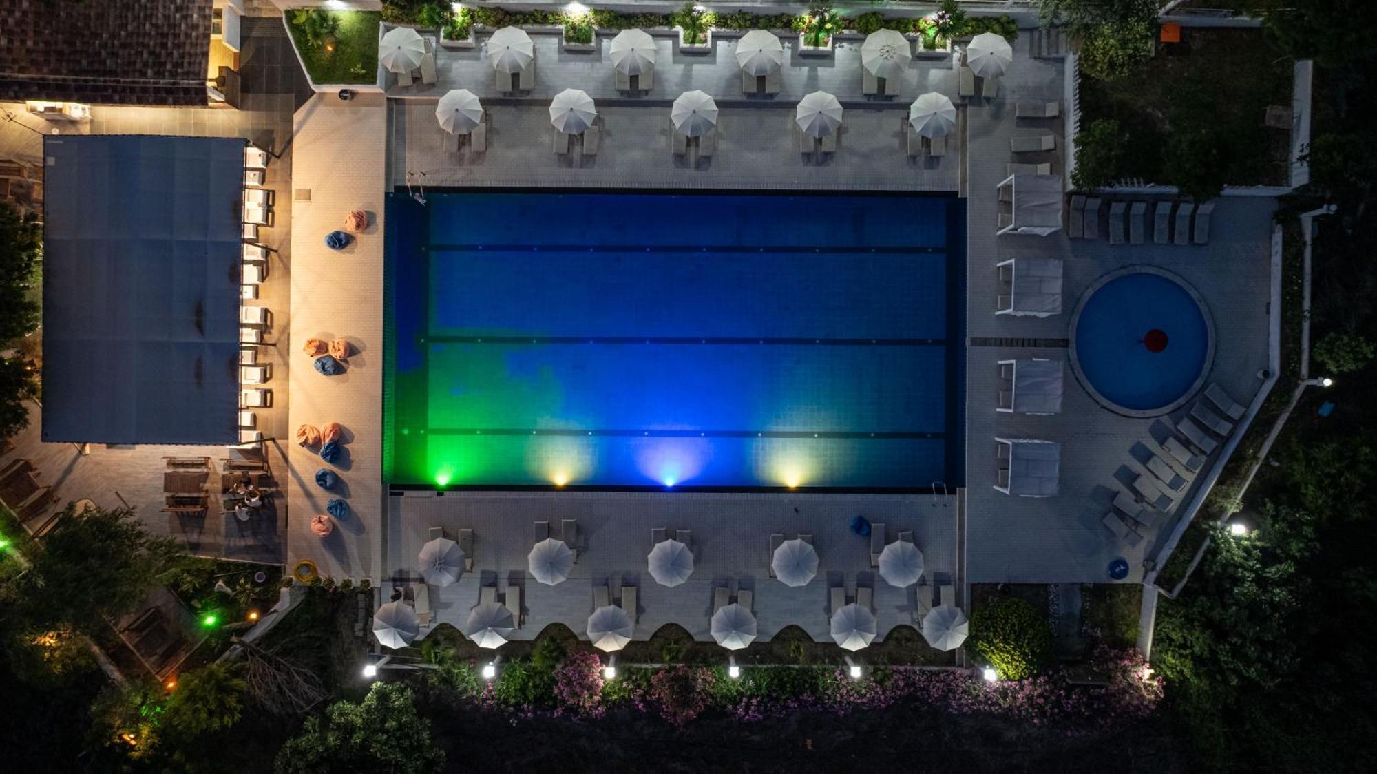 Edva Resort Radhimë Esterno foto