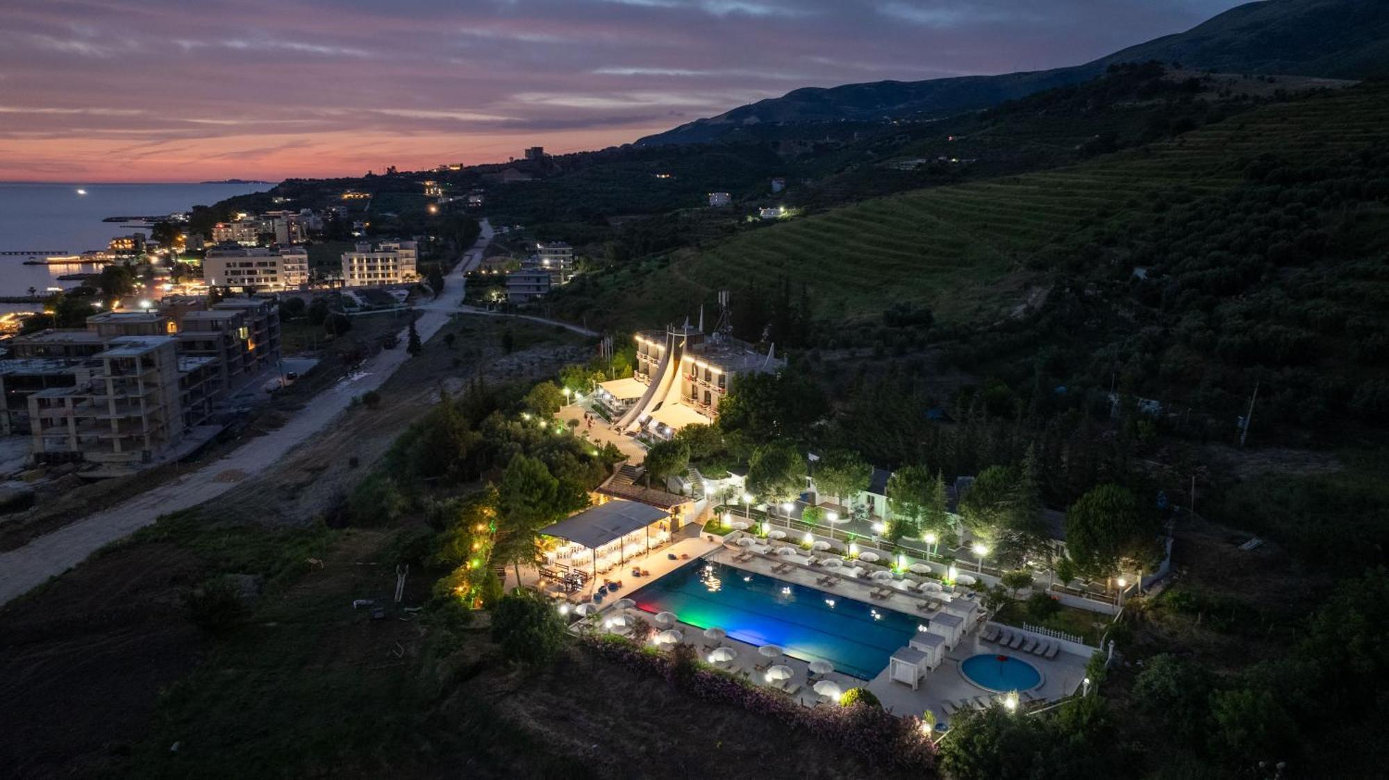 Edva Resort Radhimë Esterno foto