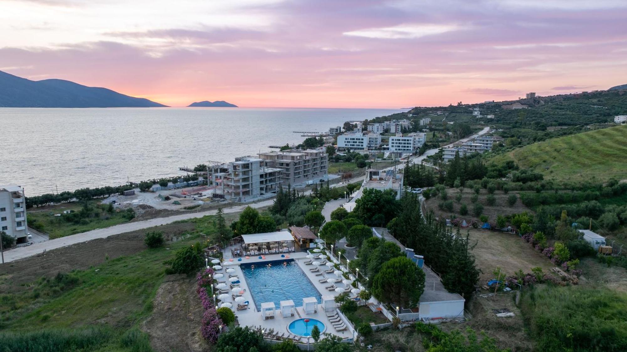 Edva Resort Radhimë Esterno foto