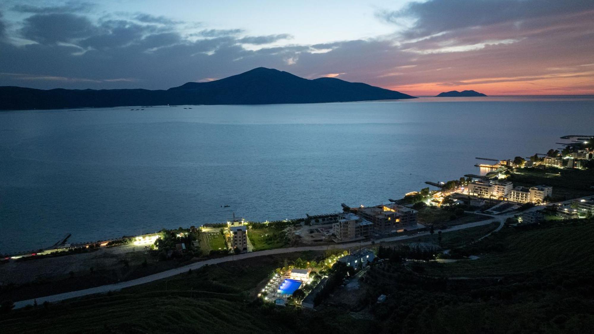 Edva Resort Radhimë Esterno foto