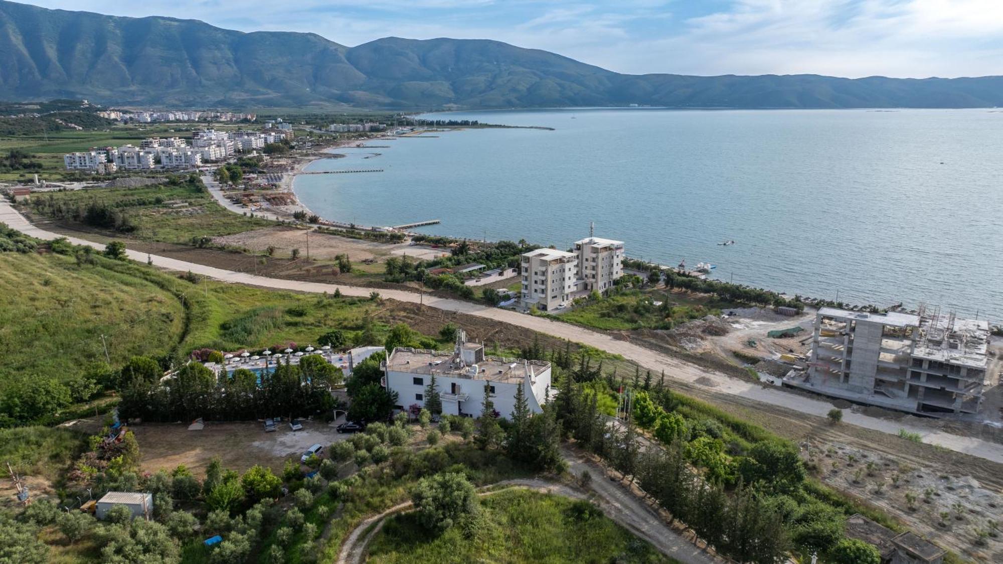 Edva Resort Radhimë Esterno foto