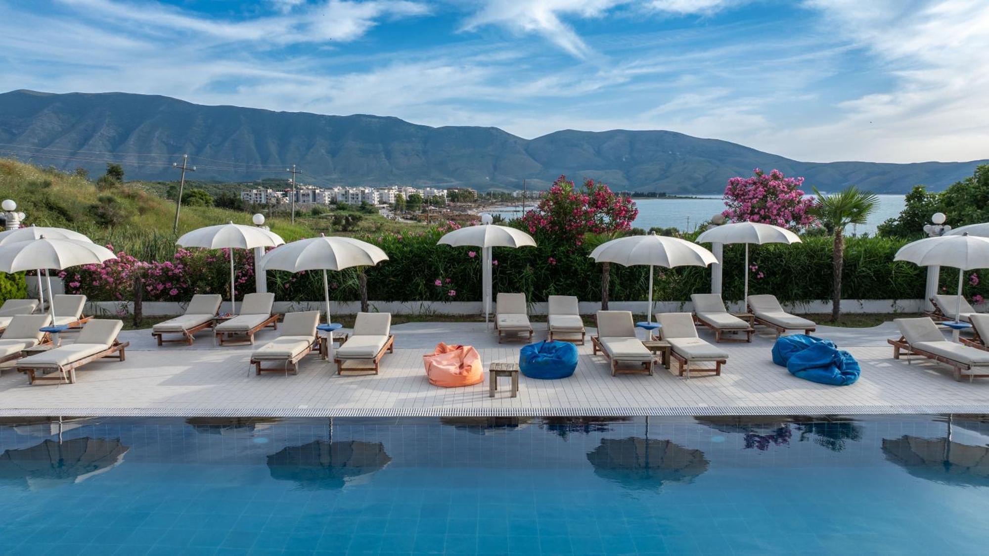 Edva Resort Radhimë Esterno foto